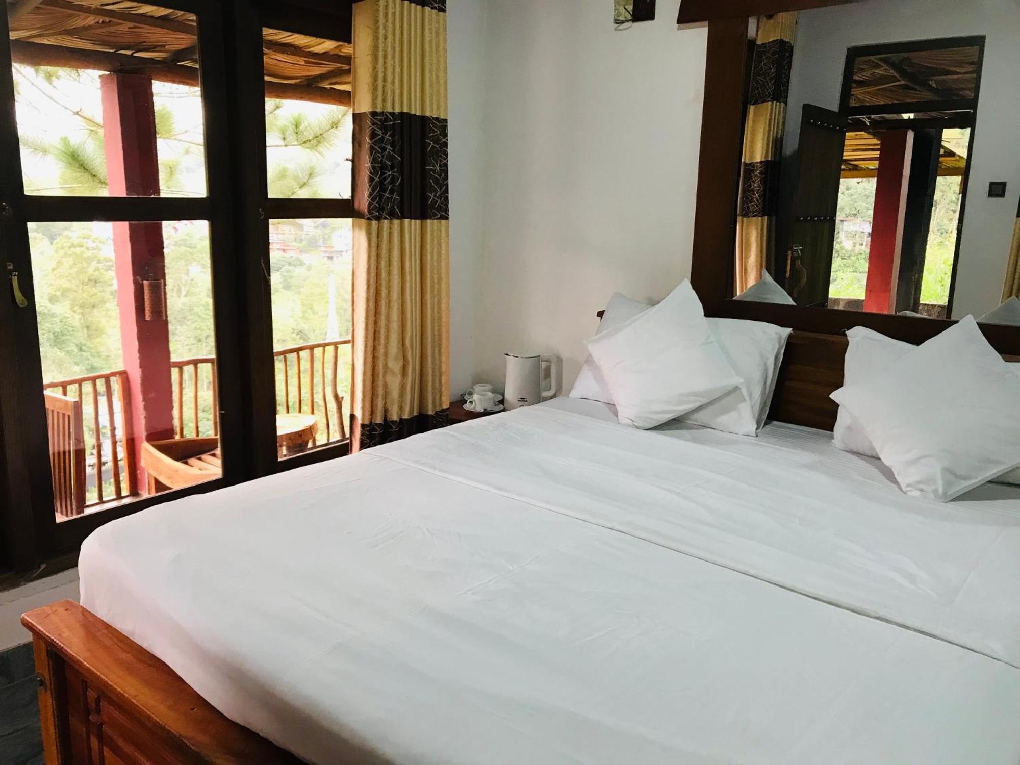 Turn View Resort Ела Екстериор снимка