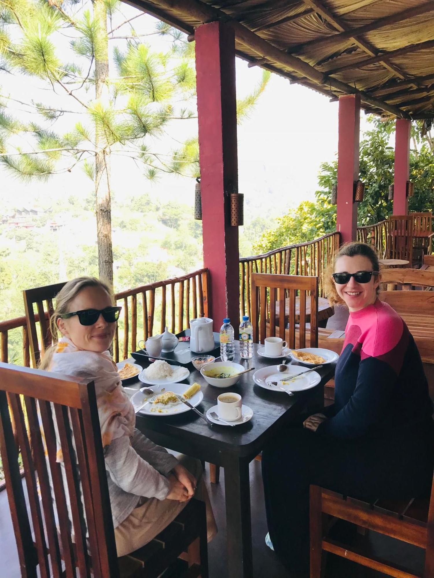Turn View Resort Ела Екстериор снимка